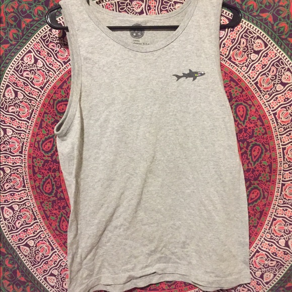 Maui and sons tank - Picture 1 of 2